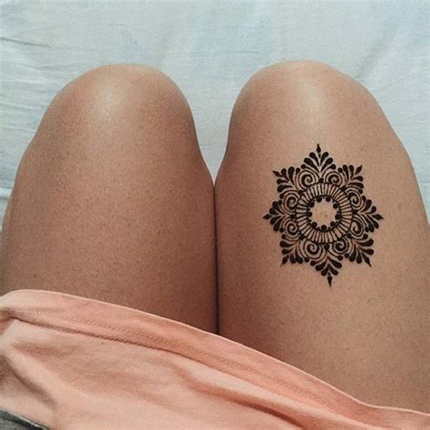 The difference between natural henna and black henna. 43 Simple Henna Designs That Are Easy to Draw | StayGlam