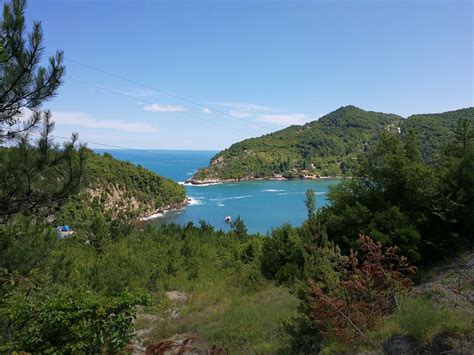 Cide, kastamonu ilinin karadeniz kıyısındaki doğal güzelliğiyle ve sıcak, misafirperver anadolu kültürü ile ünlü bir ilçesi ve aynı ilçenin merkezi kasabadır. Kastamonu Cide Gideros Koyu | Resimler, Geziler