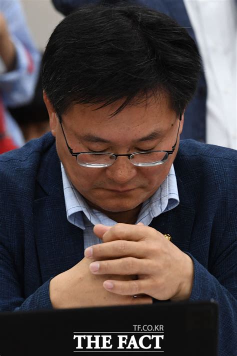 문정복 의원 발언 중 껴들다 면박받는 조수진. TF사진관 "강남 시세차익… 간사 안돼!" 문정복 의원 지적 ...