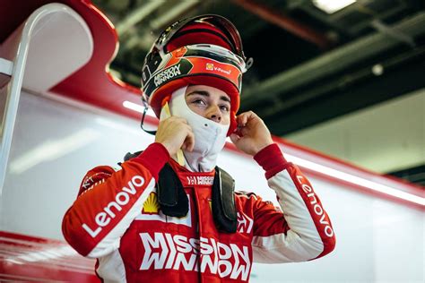 V roce 2015 působil ve formuli 3, poté přešel do gp3. Charles Leclerc | Ferrari, Auto da corsa, Caschi