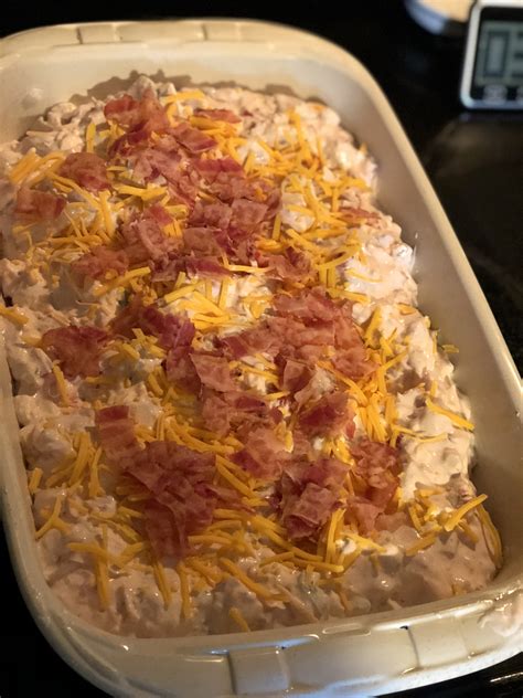 Easy jalapeno popper chicken casserole is made extra easy in an ovenproof skillet! Jalapeno Popper Chicken Casserole | Easy Keto Casserole Recipe
