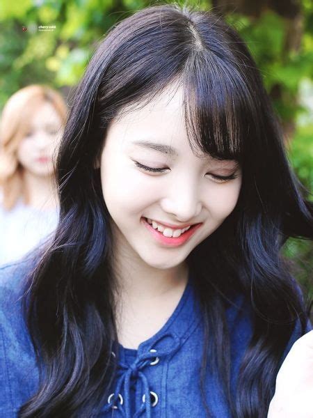 I'll be taking over/restarting the twice photocard thread! Seperti Apa Sih Wajah Asli Para Member TWICE? - Kembang Pete