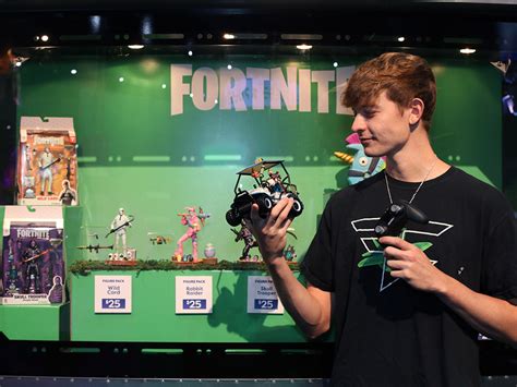 Toy cars & toy trucks. SDCC 2019: #FortniteIRL Remote- xControl Vehicles | The ...