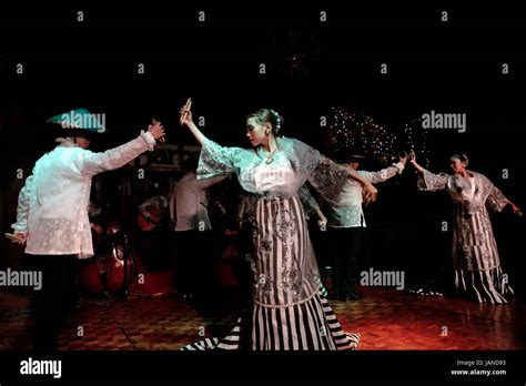 Philippine Folk Dance Hi Res Stock Photography And Images Alamy