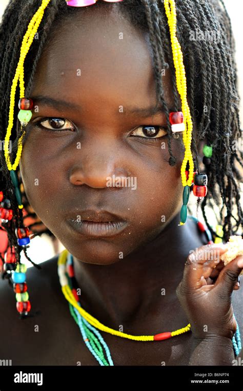 Zemba Mädchen In Der Nähe Von Opuwo Fotos Und Bildmaterial In Hoher