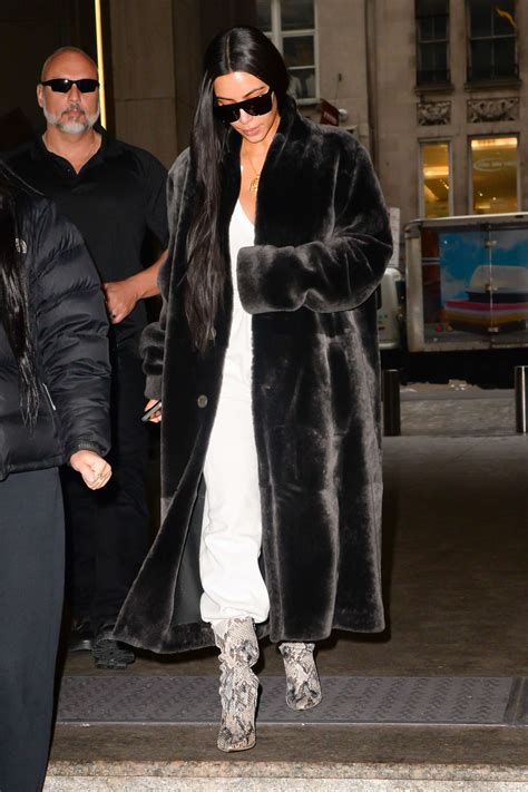 Kim Kardashian In Black Fur Coat 18 Gotceleb
