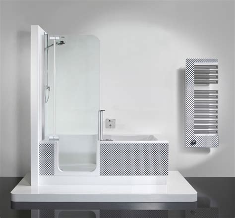 Zwar ist in einem kleinen bad meist kein platz für dusche und badewanne, aber den traum von einer eigenen wanne müssen sie deshalb noch lange nicht aufgeben. Badewanne und dusche in einem