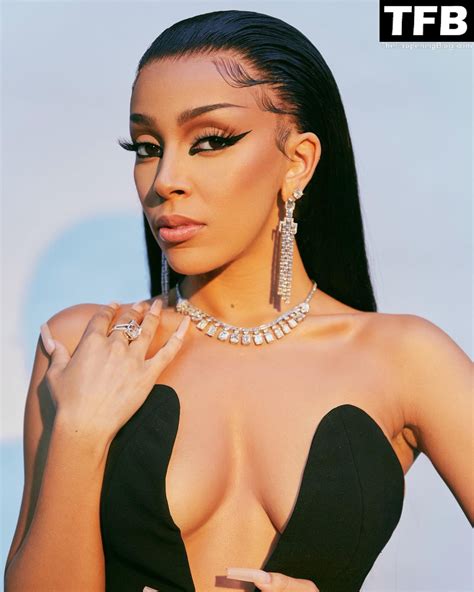 Doja Cat Flaunts Her Tits At The Billboard Women In Music Photos TheFappening