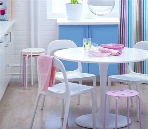 En el comedor o la cocina, la mesa y las sillas, no pueden faltar. mesa redonda ikea | Mesa de cocina redonda, Mesa redonda ...