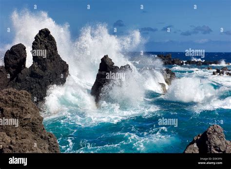 Waves Crashing On Volcanic Rocks Laupahoehoe Point Beach Park Hawaii
