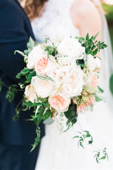 Check out our wedding bouquets selection for the very best in unique or custom, handmade pieces from our bouquets shops. austin wedding florist | Bouquets of Austin