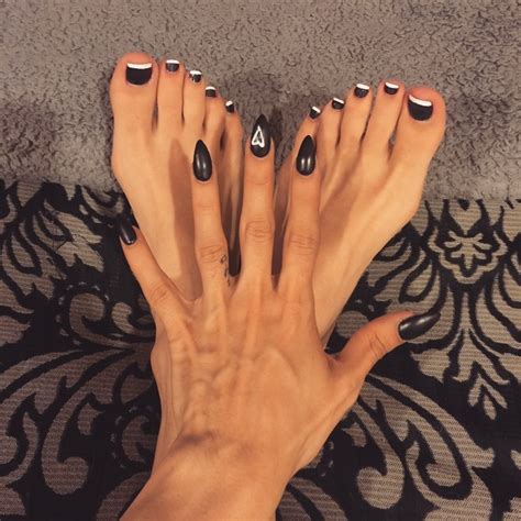 Tia Cyruss Feet