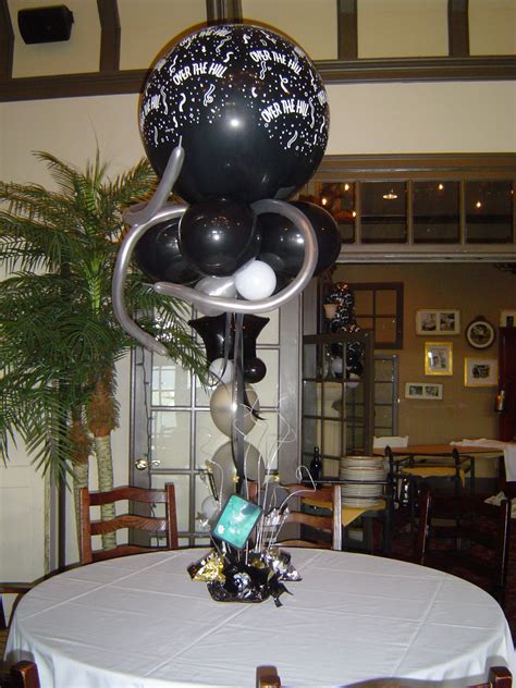 40's looking good on him! 40th birthday decorations | Birthday Decor Gallery » 40th ...