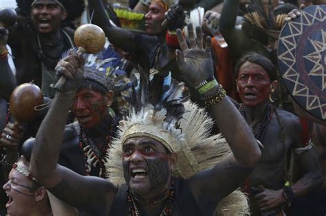 Brazil S Indigenous People Perform Ritual Dance During Protest Against Land Threats