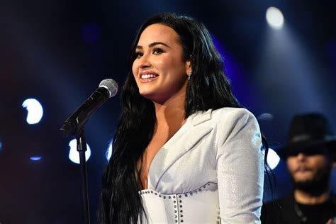 Demi lovato returned to the grammy stage on sunday night (jan. Demi Lovato - Performs at GRAMMY Awards 2020 (more photos ...