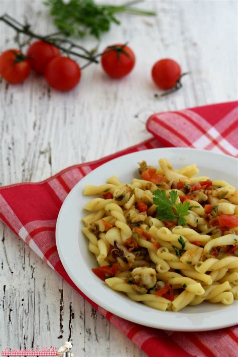 Spaghetti, vermicelli o linguine a napoli, e penne a roma (oltre ai classici spaghetti). Pasta con seppie olive e capperi | Le passioni di MAM