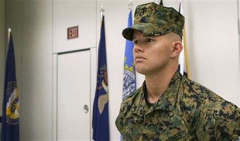 Marine Awarded Navy And Marine Corps Medal For Heroic Actions Us