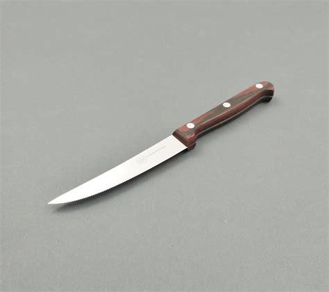 The Due Buoi Steak Knife With A 110 Mm Serrated Pointed Blade Balanced