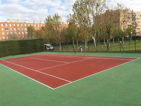 Rafa nadal se estrenará en el mutua madrid open con alcaraz o mannarino. Pista de tenis de hormigón poroso en Torrejón de Ardoz.