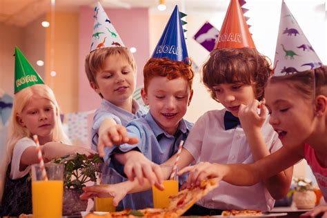 How to Arrange a Child's Sports-Themed Birthday Party | Stars and Strikes