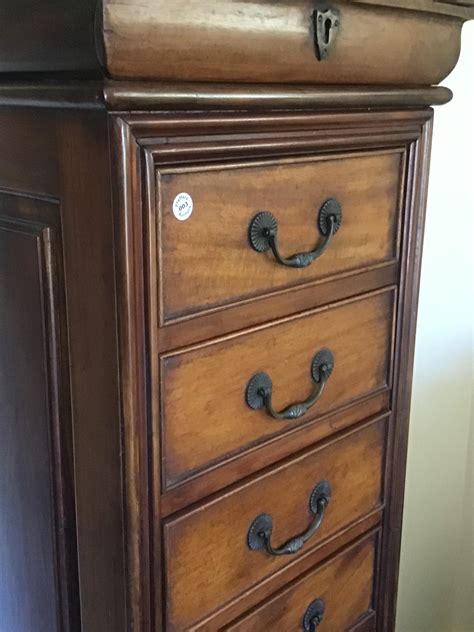 Lot Vintage Tall Solid Mahogany Chest Comprising 10 Drawers