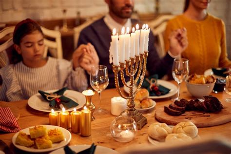 How To Wish Someone Happy Hanukkah 7 Greetings To Celebrate The Jewish