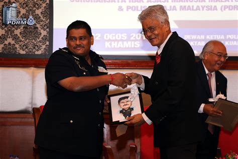 Mahwengkwai & associates represents a variety of corporations and individuals in its areas of expertise, which includes corporate and m&a and dispute resolution. SUHAKAM-PDRM WUJUDKAN SEMINAR KHAS BINCANG ISU HAK ASASI ...