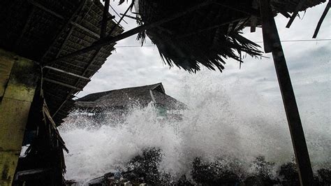rumah  sorong rusak  gelombang tinggi papuabaratnewsco