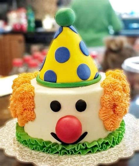 Pin By Humaira Sajjad On Cakes Clown Cake Circus Cakes 1st Birthday Cakes