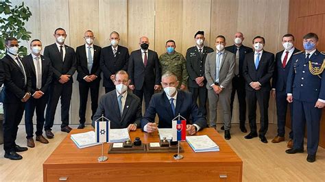 Israeli Slovak Defense Ministries Sign 175 Million Defense Export