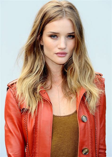 Ngelumot Rosie Huntington Poses Topless