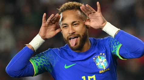 Neymar é Visto Cantando Em Festa Durante Velório De Pelé Vídeo