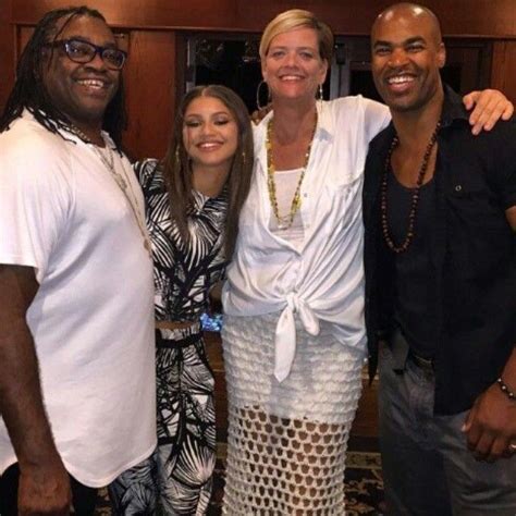 She came into the limelight following her appearance on shake it up. NEW PHOTOS - Zendaya at her graduation dinner - [HQ ...