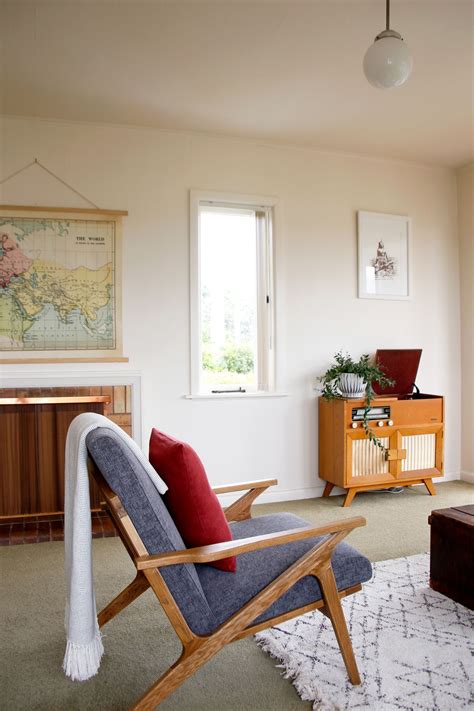 A handy guide with the differences between interior design styles including modern, industrial and transitional. Interior styling of a 1950's apartment, by # ...