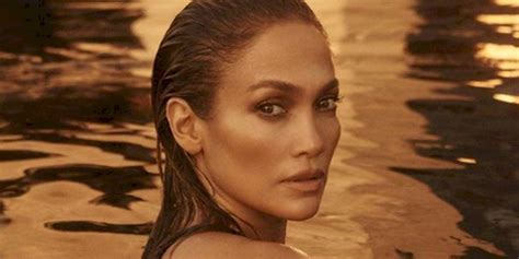 Jennifer Lopez En Bata Y Sin Maquillaje Muestra La Realidad De Las Madres En Casa Activo