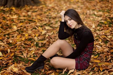 Wallpaper Model Fall Leaves Sitting Legs Dark Hair Makeup