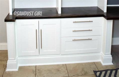 Updating your kitchen cabinets can completely transform the look, feel and efficiency of the space. Built-in Bookshelf Base Cabinet Plans - Cara Collection - Sawdust Girl®
