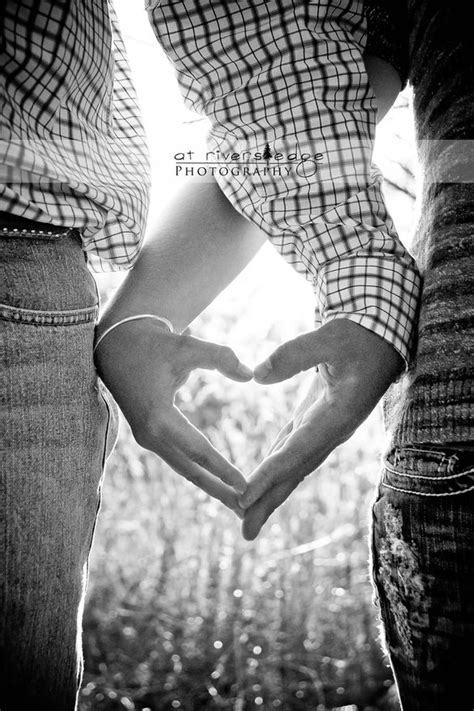 Pin By Betty Brockway On Some Hearts 3 Engagement Pictures Couple