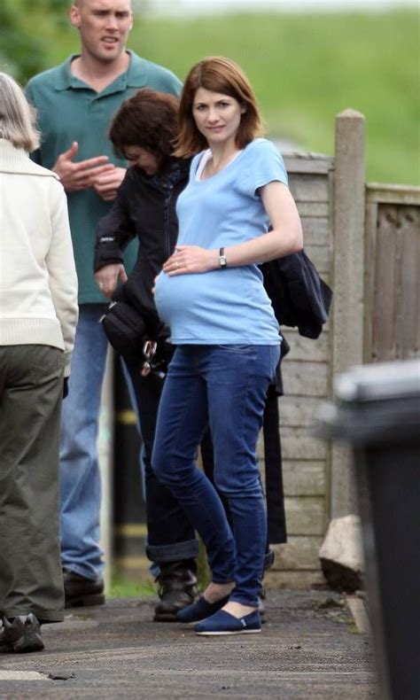Jodie Whittakers Character Beth Latimer Heavily Pregnant Detective Series Broadchurch Colman