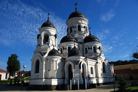 Moldavia is a historical region and former principality in central and eastern europe, corresponding to the territory between the eastern carpathians and the dniester river. Moldávia tem turismo desconhecido na Europa | Qual Viagem