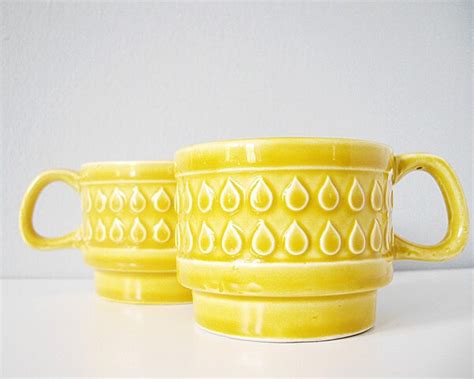 Two Vintage Cups Stacking Ceramic Raindrop Pattern Caramel