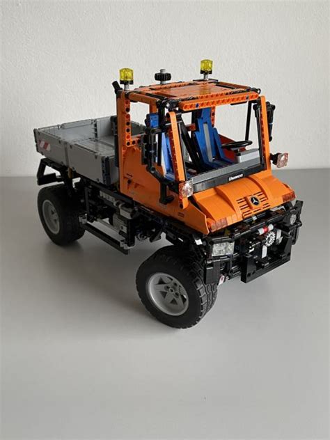 LEGO Technic Mercedes Benz Unimog U 400 Set 8110