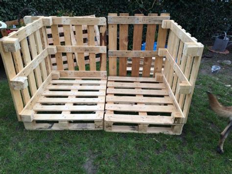 Wer gartenmöbel aus paletten selber bauen möchte, erschafft auf günstige und umweltschonende weise einmalige möbelstücke mit ganz persönlicher note. Hundehütte aus Einwegpaletten - Bauanleitung zum Selberbauen - 1-2-do.com - Deine Heimwerker ...