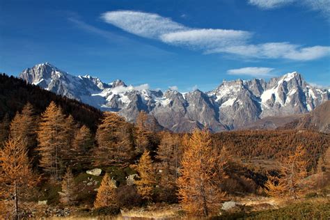 Valle Daosta On Fotopedia Aostavalley Italian Alps Travel Holidays