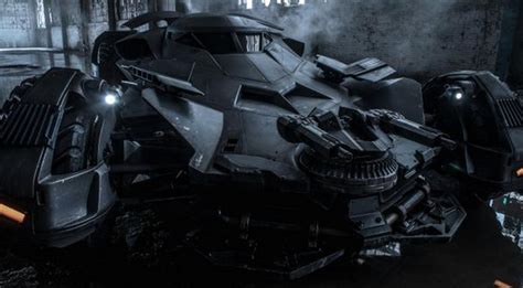 Cliché Officiel De La Batmobile Pour Batman V Superman Cinechronicle