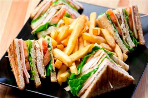 The clubhouse sandwich shop at spadina and college won't fool you for a second into thinking it's members only. Club Sandwich con papas crocantes! - Comidas Peruanas