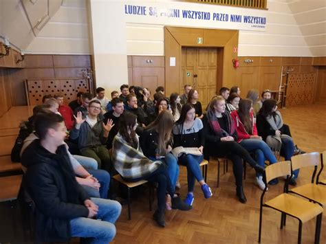 Część pisemna egzaminu maturalnego wg harmonogramu ustalonego przez dyrektora cke2 4 maja część ustna egzaminu maturalnego z języka polskiego i języków mniejszości narodowych, języka łemkowskiego, języka kaszubskiego. SPOTKANIE KLAS MATURALNYCH Z POLICJĄ NT. NABORU DO SŁUŻBY ...