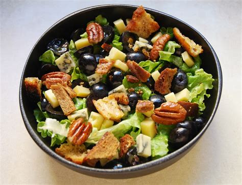 Salade Aux Raisins Noix Et Morbier