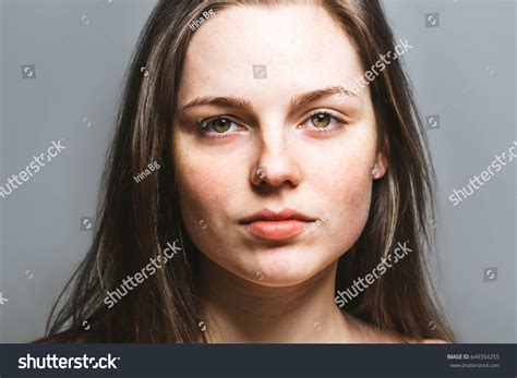 Young Beautiful Woman Hand Freckles Natural Foto Stock 649354255