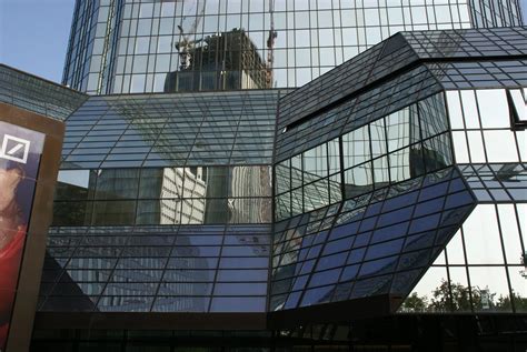 Nutzen sie den iban rechner (für deutsche bank filiale) bei onlinestreet.de, um eine internationale kontonummer (iban) für ein konto beim kreditinstitut deutsche bank filiale in frankfurt am main zu generieren. Frankfurt, Taunusanlage, Deutsche Bank, Spiegelung (reflec ...